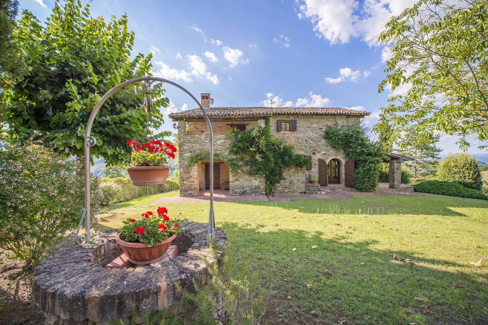 FARMHOUSE FOR SALE IN UMBRIA